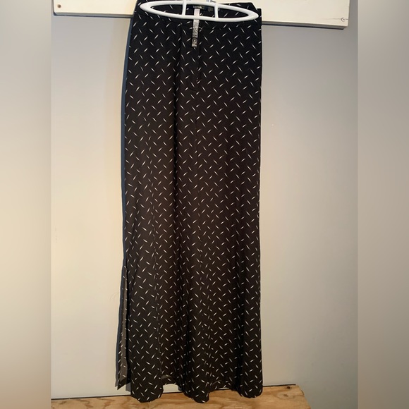 High waist flowing pant - Picture 3 of 3